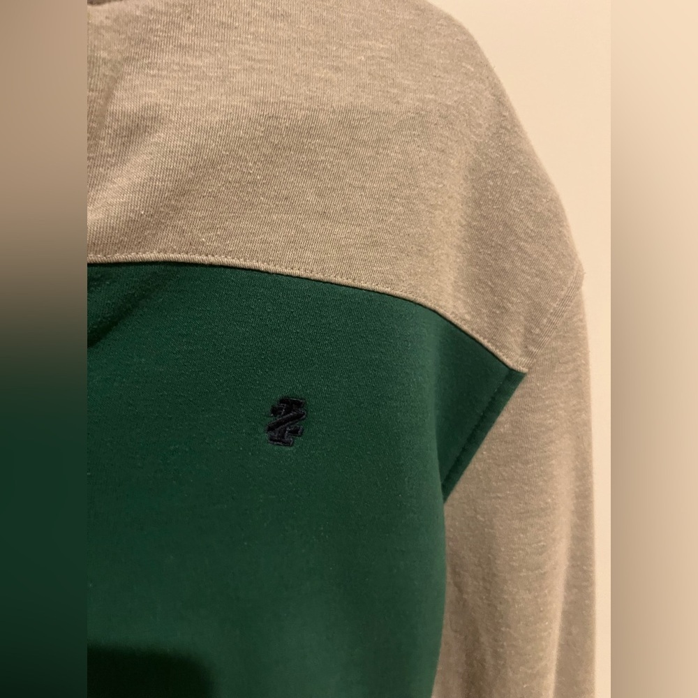 IZOD - Advantage Colorblock Quarter Zip Fleece Pullover - Men’s Size Medium - Picture 4 of 7